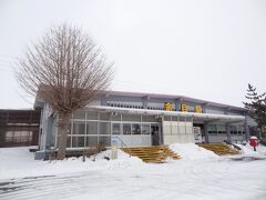 こじんまりとした、余目駅。
大正3年9月20日に開設されました。
今の駅舎は、昭和39年に改築されたものだそうです。