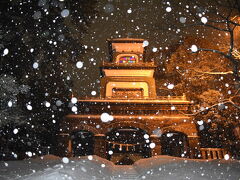 帰り道に尾山神社へ寄り道。

夜はライトアップされており、雪と相まって非常に幻想的でした。夜間は人も多くないのでゆっくりと見られました。
