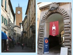 「モーロの塔」の入口はこちら（写真右）

13世紀の建造ですが
時計が設置されたのは1866年だそう。