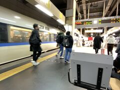 ★11：10
宿をチェックアウトし、金沢駅へ。丁度やって来た大阪からの特急「サンダーバード」からはＧＯＴＯを使用されたと思われる観光客が多数下車してきました。