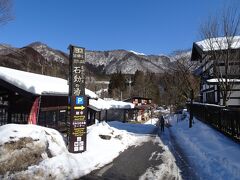 福地温泉に到着。午前中は朝市が開催されているようですが、既に午後なので閉まっていました。