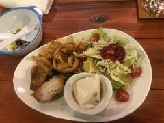 ホテルに帰って一風呂浴び今度は近くの沖縄料理かなでちへ
ホテル周辺は日曜営業している飲食店がほとんどありません

子供はキッズプレート