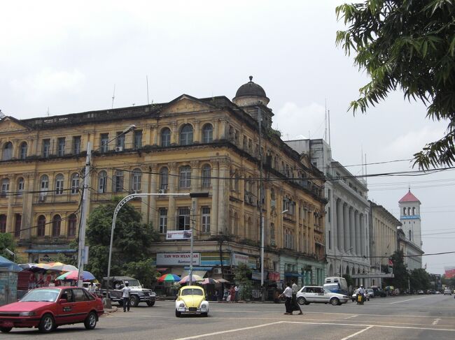 港湾地区の重厚な建物群。