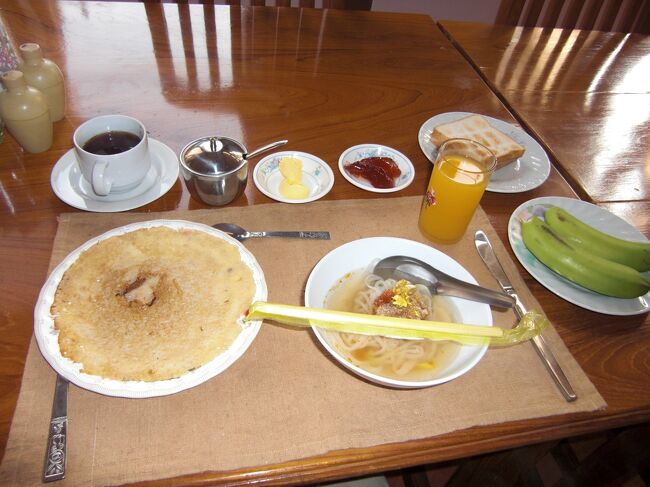 まずは朝食。滞在したジプシーインは朝食の種類がすごく多い。パンケーキやシャンヌードルまで出してくれる。
