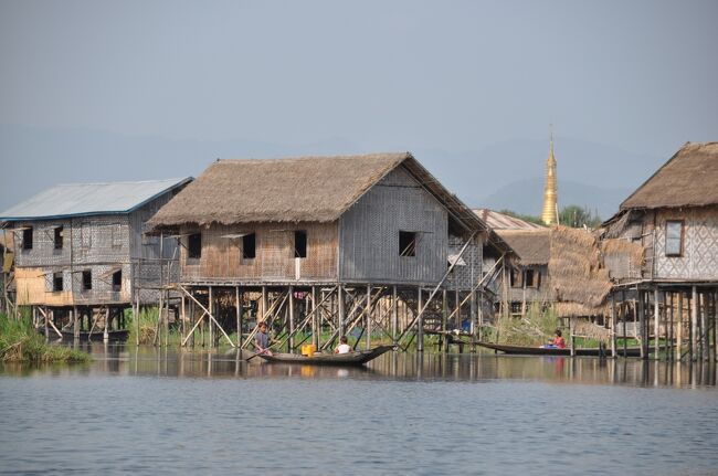 インポーコンの水上集落。