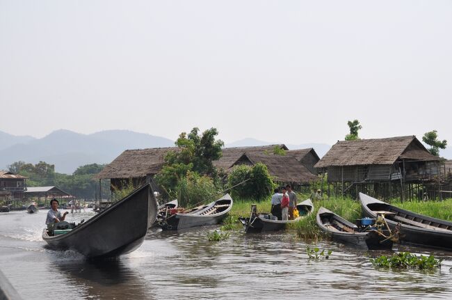 再び船に乗り込み、向かった先はナムパンのマーケットだ。