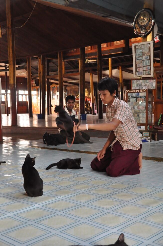 ここでもまったり過ごし日没に合わせるように５時半に僧院を出発した。