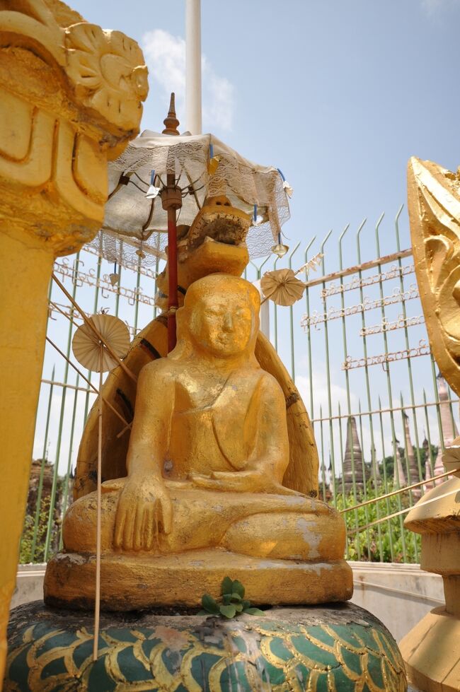 悟りをひらく仏陀像。