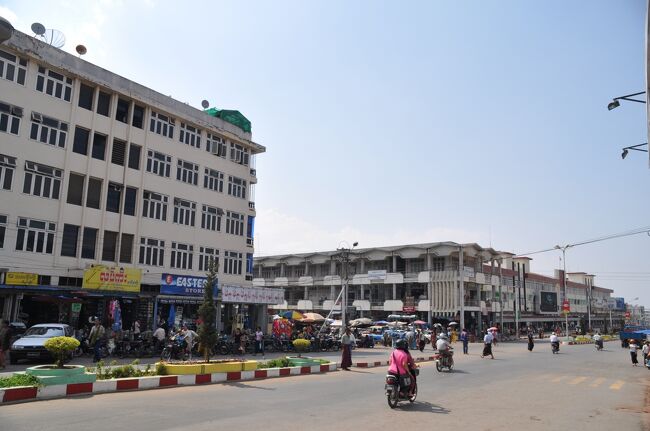 ビルが建ち並ぶタウンジーの町並み。