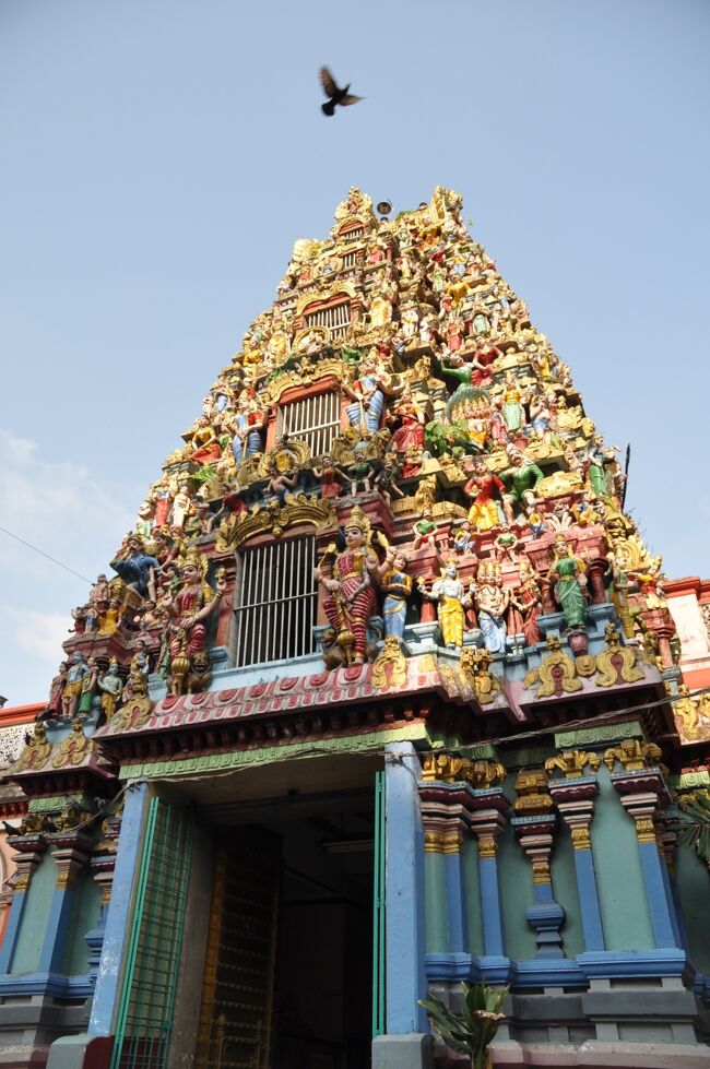 インド人が多く住む地区にあるヒンドゥー教寺院に行ってみた。