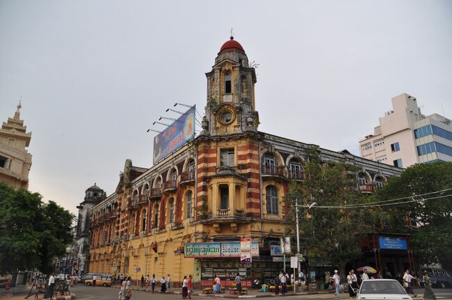 周辺には植民地時代の建物が多いが大半はメンテナンスが行き届いておらず、老朽化が進んでいる。しかし建物自体はしっかりしているので現在も使われている。