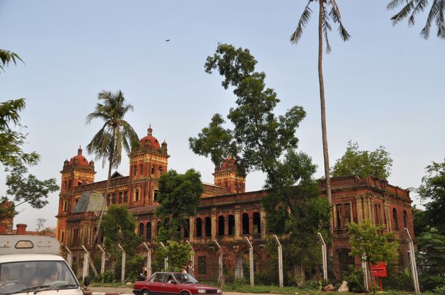 再び植民地時代の建造物。