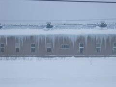 で、あっという間に立派な氷柱が沢山見える名寄の車庫の様子が…。