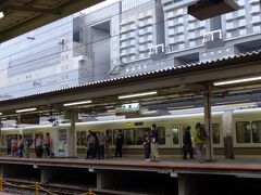 １＜ＪＲ京都駅＞
新幹線で京都に着き、JR在来線に乗り換え奈良方面へ。
新幹線から降りて一番近くのホームだから、とても便利。
まずは、仕事を頑張ろう。