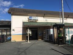 １０＜ＪＲ桃山駅＞
御香宮神社から５分ほど歩いてＪＲ桃山駅へ。
京阪・近鉄とちがって、ＪＲ桃山駅は町外れにありますが、明治天皇陵・伏見城へ行くなら、こちらが最寄り駅。
ここから「萬福寺」のあるＪＲ黄檗駅を目指します。