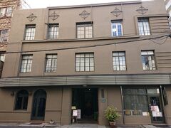 伏見ビル(旧澤野ビルヂング)　1923年竣工
小さなホテルとして建設
現在1階はフレンチレストラン「ユニック」