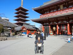 雷門を通らずに浅草寺へ
ホテルから歩いて10分かかりません。