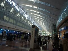 羽田空港に到着

夏に比べてずいぶん賑わってきました