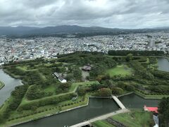 函館観光を決めた時、五稜郭だけ、北海道のツアーでも行った事がなかったので、まずここを観光する事が目的だったので、五稜郭での写真を撮る事に時間を割くつもりだった(*^-^*)