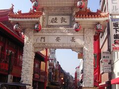 まずは食べ歩き目的で南京町へ向かう