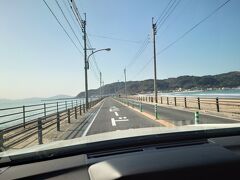 【志賀海神社】

香椎宮を後にして、志賀島に向かいます。

三社目は志賀島にある志賀海神社。
国道3号線を離れ、海ノ中道を志賀島に向かって走ります。左側が博多湾、右側は玄界灘です。