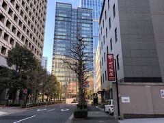 東京・永田町　中国料理【赤坂 四川飯店】の写真。

正面に見える『東京ガーデンテラス紀尾井町』に向かいます。

創業1958年。
中国・四川省から伝わり、
日本で磨かれた四川飯店の料理。
