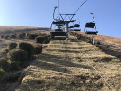 いざ、大室山へリフトで上がる。