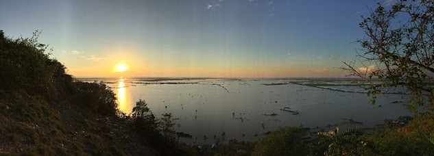 途中5分程のトイレタイムをはさんで、20：00頃に着いたと思います。<br /><br />明日20日は、「プノン・クロム」の夕陽を見に行く予定です。