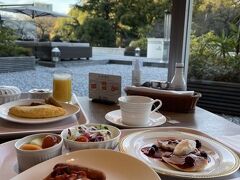 翌朝
今回は朝食付きのプランでしたのでホテル3階の
「ブッフェダイニング ポルト」でビュッフェの朝食をいただきました