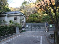 大正期にフランス風建築として建てられた萬翠荘も休館日でした。坂の上の雲ミュージアムはわかっていましたしいいんですが、こちらはちょっとショック。まあ月曜日ですからね。どこも閉まります・・・。