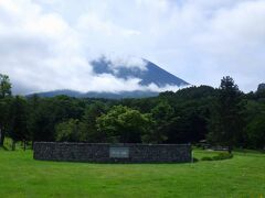 「ふきだし公園」はバックに羊蹄山をのぞみ、