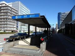 一旦ホテルにチェックインすることに。

名城線で「久屋大通駅」まで出て、桜通線に乗り換え。
そこから1駅の「高岳駅」がホテルの最寄り駅です。

久屋大通駅からも歩けますが、少々距離があります。