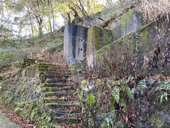 この遺構は？

と思ったら、どうも駅があったらしい、ロープウェイの

ホテル直通のロープウェイ
これは相当維持費がかかっただろうなぁ
http://www.hetima.net/blog/archives/7935