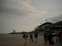 1時間足らずでペナン空港に到着

路線バスで市内に移動するが、夕方になってきたからなのか道が混んでて、1時間くらいかかった