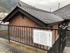 旧敦賀港駅ランプ小屋です。
閉まっているように見えたけど、今説明を読んでみたら、無料で内部見学できるみたいですね。