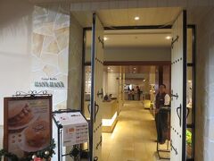 午前７時半
カジュアルブッフェ・ハナハナでモーニング。