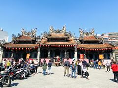 まず訪れたのは三峽祖師廟。