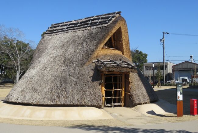 繰り返しになりますが、最後にもう一度紹介する、『復元竪穴住居』の外観です。