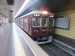 ここから隣の駅まで阪急電車に乗ります。