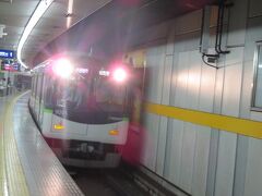 地下に降りて京阪電車に乗ります。