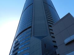 すぐ隣りには「OAPタワー」。