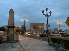 写真は釧路のシンボル、幣舞橋（ぬさまいばし）です。ここから見る夕日が綺麗だそうですけど、今日はちょっと難しいみたいでした。