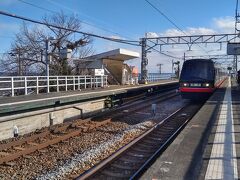 片瀬白田駅15:07発の熱海行きに乗車します。