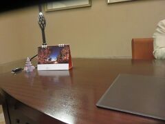 夕方だったので道路が少しだけ混んでいたせいかホテル日航アリビラまでは１時間２０分ほどかかりました。
アリビラクラブデスクでウェルカムドリンクをいただきながらチェックイン。