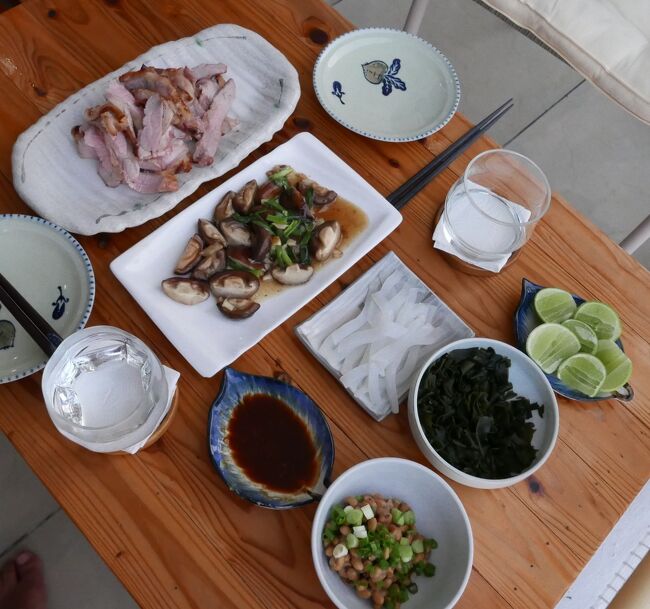 16日　夕食　<br />焼き牛肉．．．．〇<br />キノコ炒め．．．◎<br />イカ刺身．．．．〇<br />海藻．．．．△<br />納豆．．．．〇