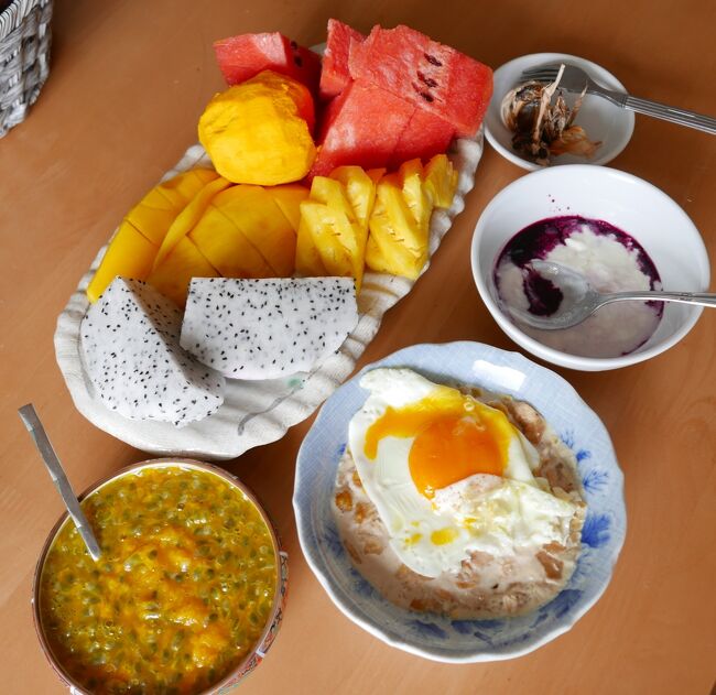 17日　昼食<br />オートミール（半熟卵　豆乳　醤油　みりん）レンジで1.2分<br />果物（ケーオマンコーン　パイナップル　マンゴー　トオー　スイカ　パッションフルーツ）