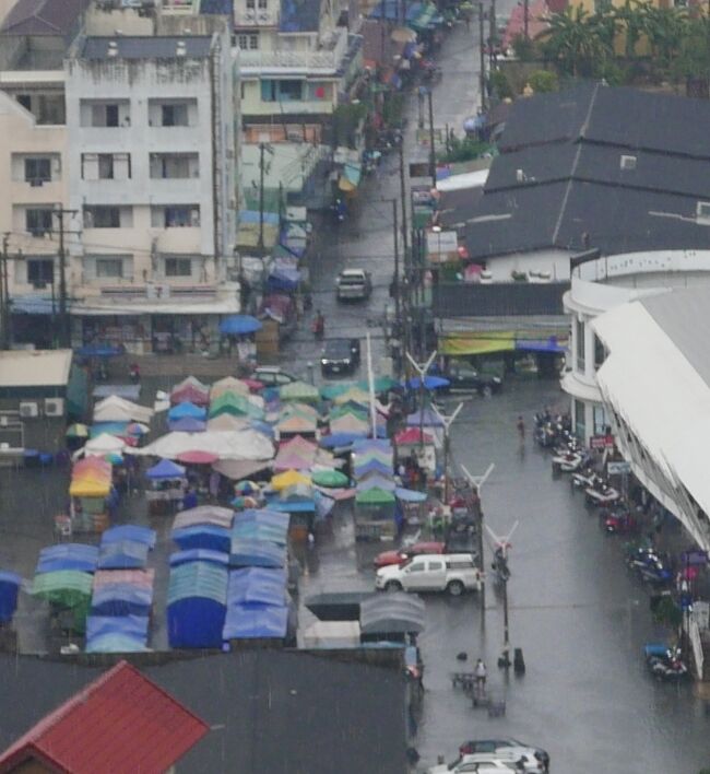 ソイブアカーオ通りもかなり冠水したようだ。