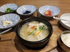 終演後はソリオの韓国料理やさんで
参鶏湯を食べて帰りました。
パンチャン（おかず）たくさんで
なかなかおいしかったです。