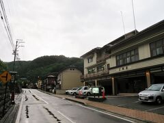 ただ今の時刻は午前５時です。
雨が止んだので、散策を開始します。