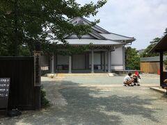 小田原城NINJA館は新型コロナ対策で閉館中。コロナ前なら子どもや外国人観光客で賑わっていたことでしょう。